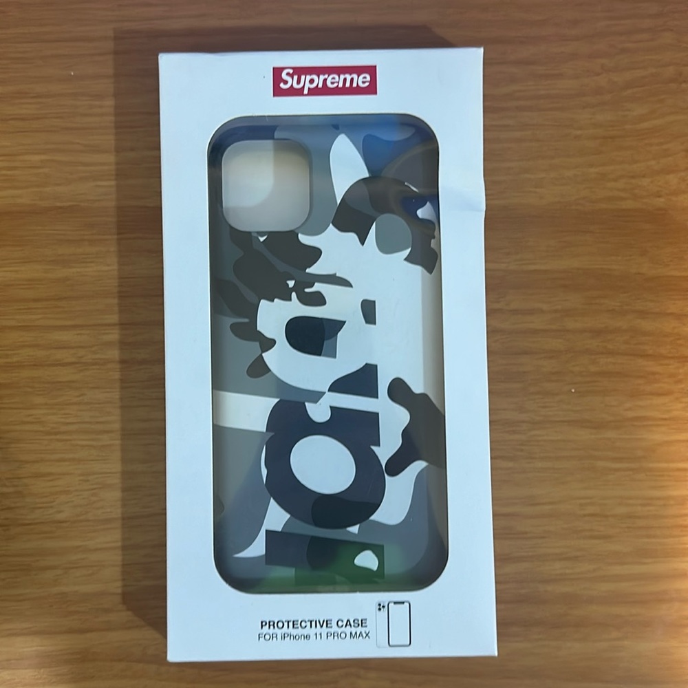 Supreme iphone case Iphone 11 pro max, used once for 2 hours
